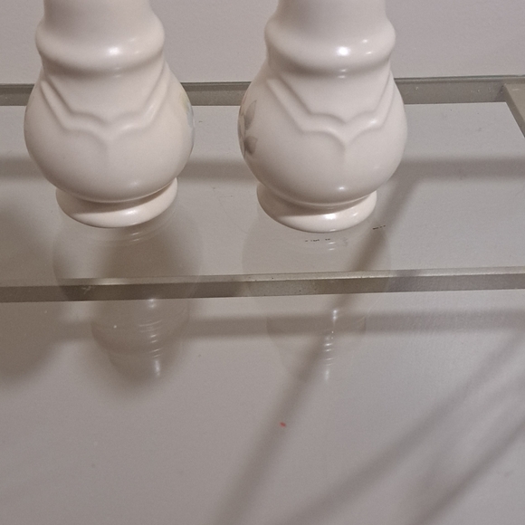 Vintage Pfaltzgraff Tea Rose print Salt & Pepper Shakers, Circa 1985. - Picture 5 of 7